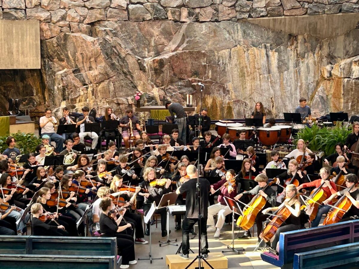 Gemeinsames Konzert in der Felsenkirche in Helsinki.