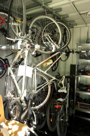 Blick in einen Werkstatt-Container
