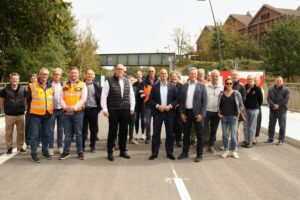 Gruppenbild Strabag Mitarbeiter mit OB Kalouti,Baudezernent Rybicki und Hörner Bürgermeister Depenbrock