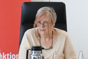 Frau mit Brille