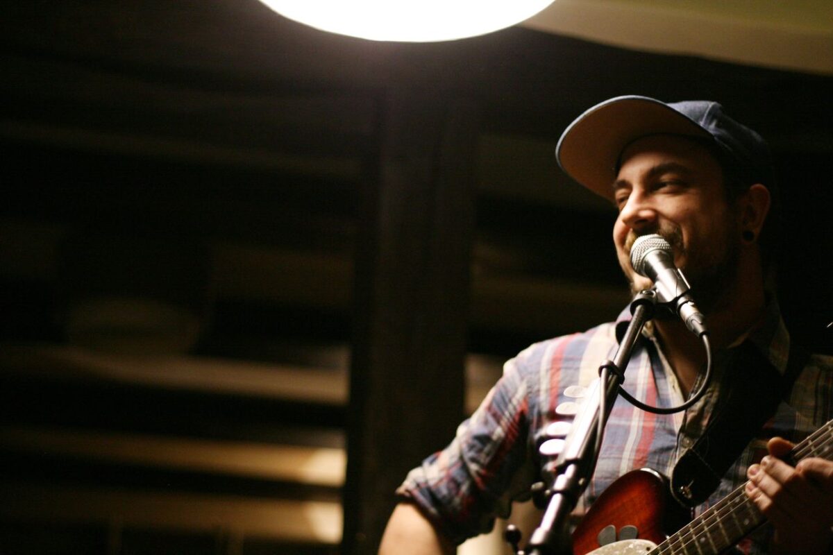 Der Dortmunder Songwriter Hannes Weyland.