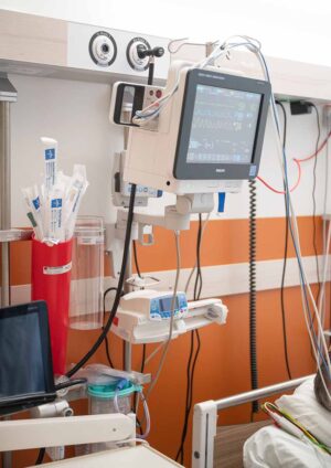 Blick auf ein Intensiv-Bett in der Stroke Unit