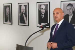 OB Alexander Kalouti (CDU) würdigt der Leistungen der einzelnen OBs.