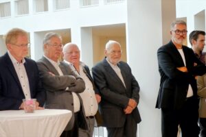 Alt-OB Thomas Westphal (ganz rechts) ist skeptisch.