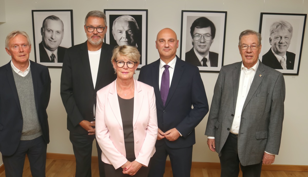 Angehörige von Alt-OBs, die Alt-OBs Westphal und Langemeyer und der jetzige OB Kalouti