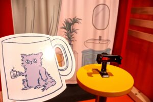 Eine Tasse mit dem Bild einer müden, struppigen Katze die eine Tasse hält