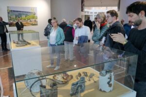 Besucher der Grabungsausstellung