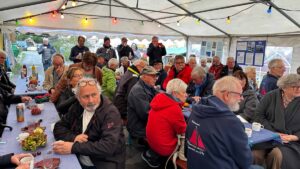Blick in das volle Zelt